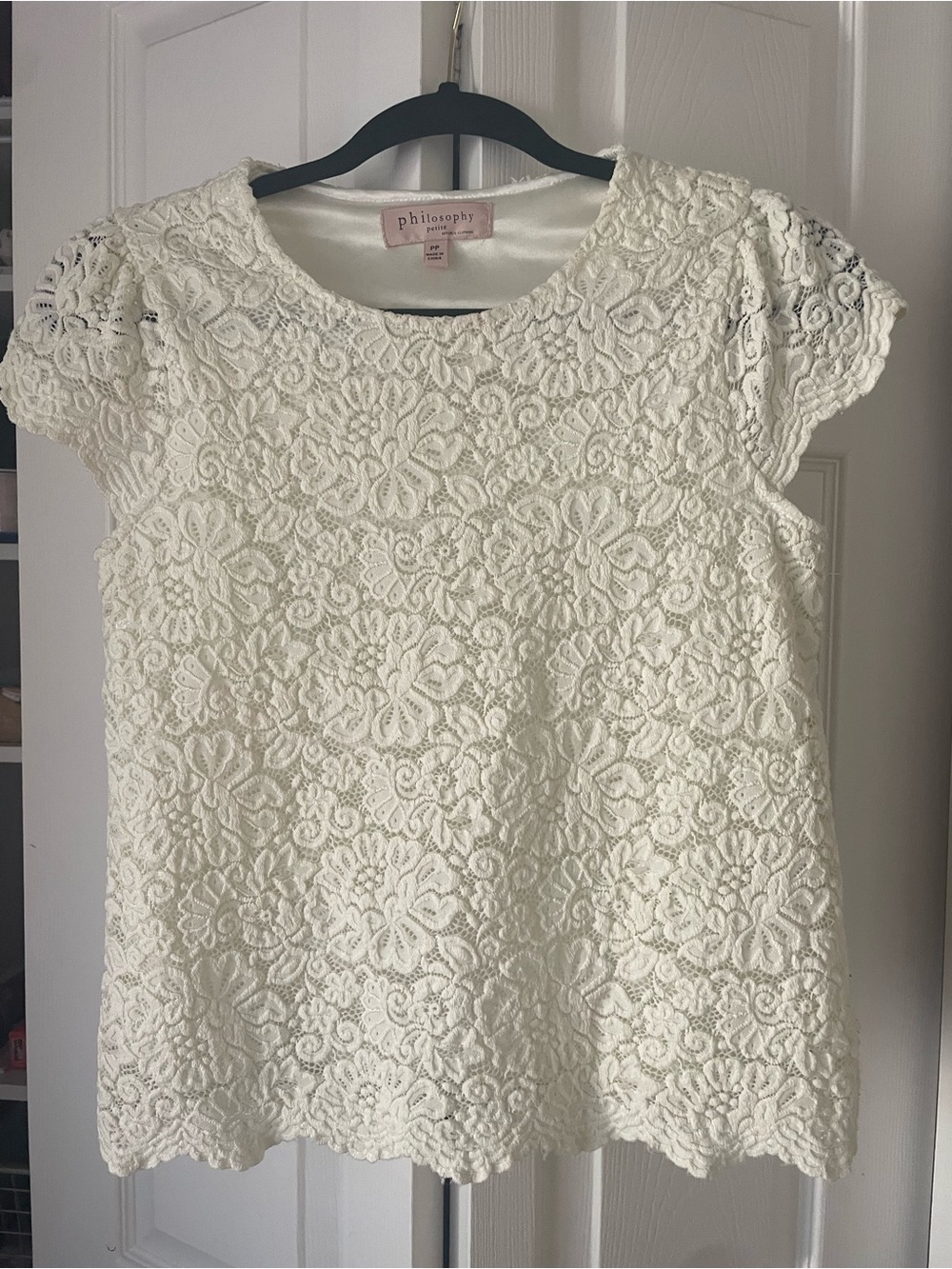 Philosophy Cream Floral Lace Short Sleeve Top
